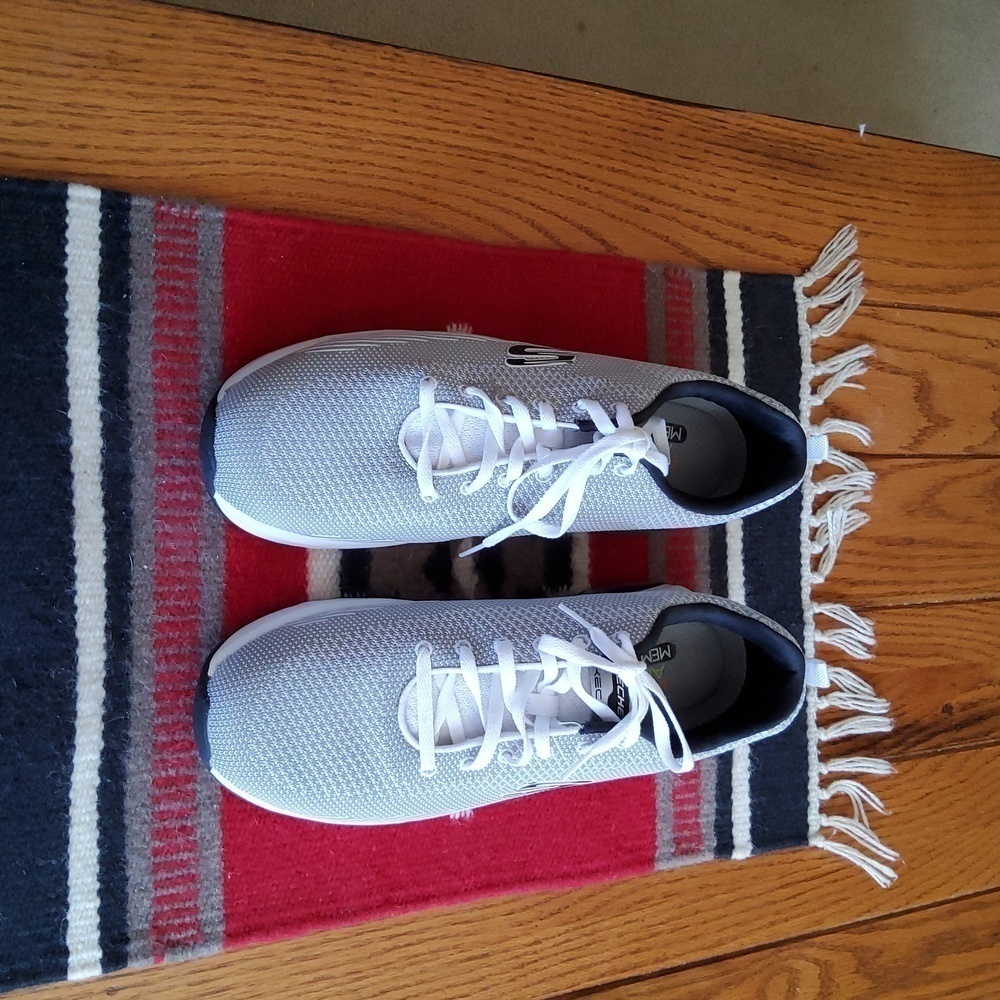 Men's Skechers 💚💛🧡💙 New, No Box, Gray.  Air Cooled Memory Foam. Size 12